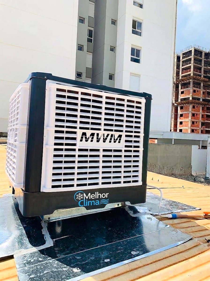 M25 MWM instalado em telhado urbano
